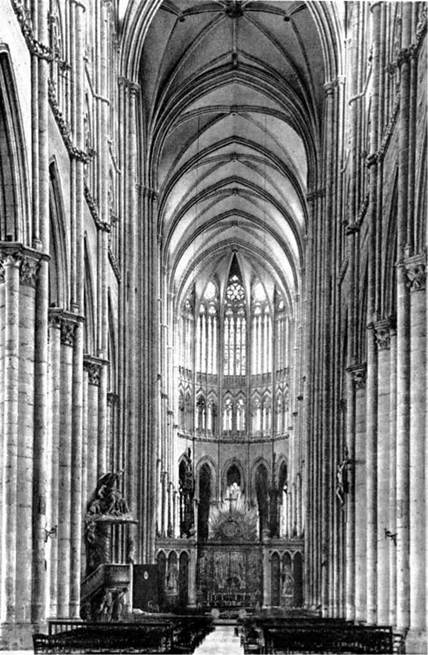 Фото собора в Амьене (Франция). центральный неф