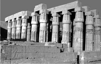Фото колоннады храма Амона - Ра в Луксоре