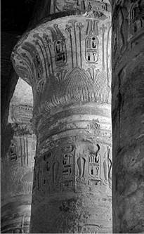 Фото фрагмента древнеегипетской колонны