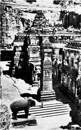 Фото скального храма Кайласанатха в Эллори. VIII в.